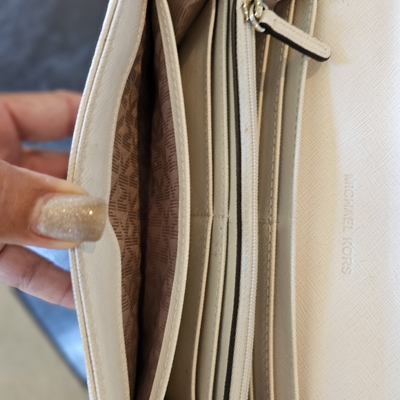 MichaelKors wallet: Used: Cream - Picture 2 of 12